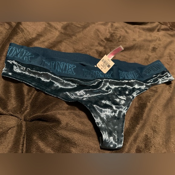 Velour Set - Picture 3 of 4